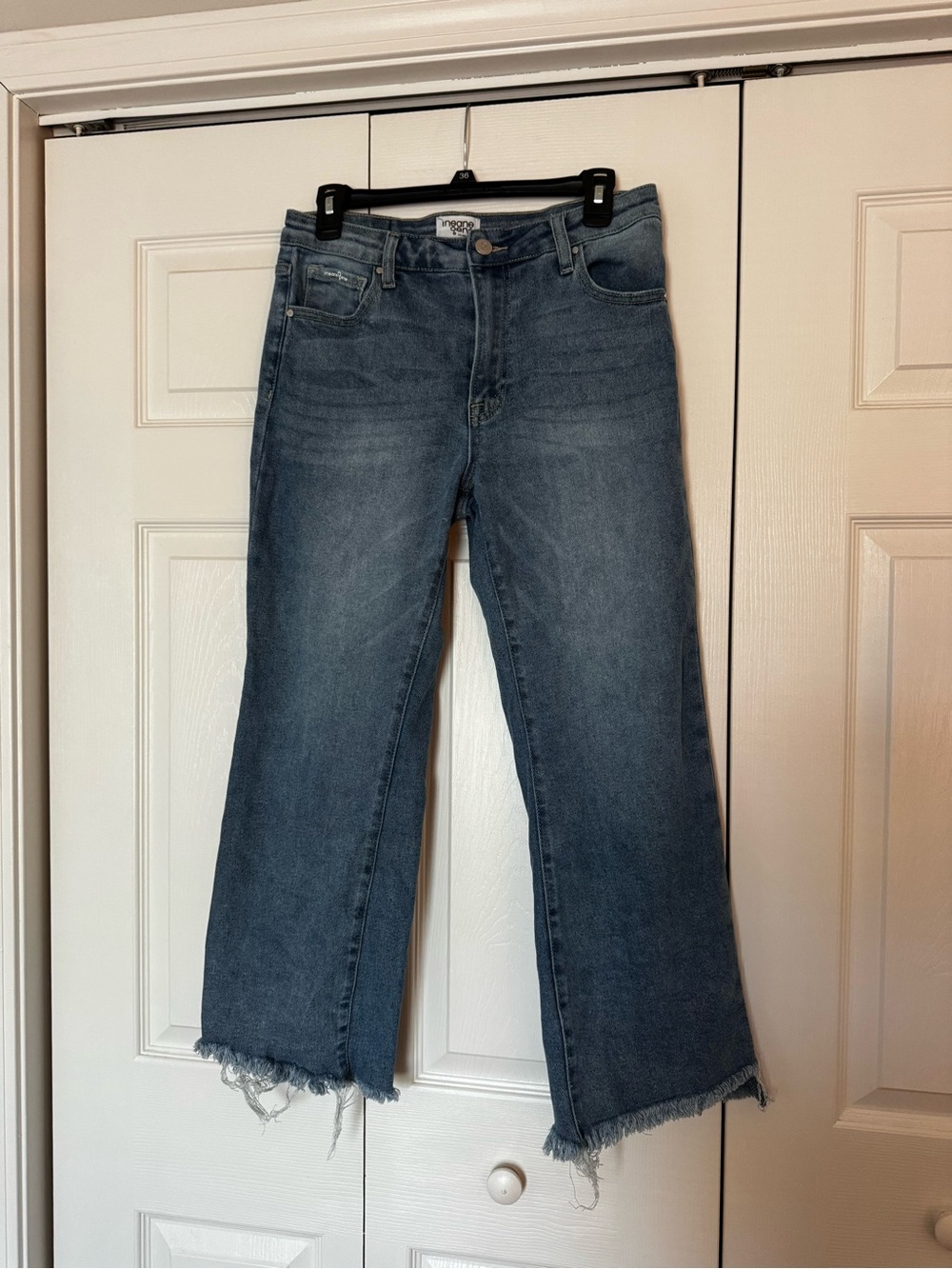 High-Rise Cropped Fray Hem Jeans in Blue